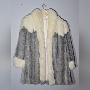 Vintage 60s / 70s Rose Cloak & Suit Co Ivory Fur Coat - Size 22.5